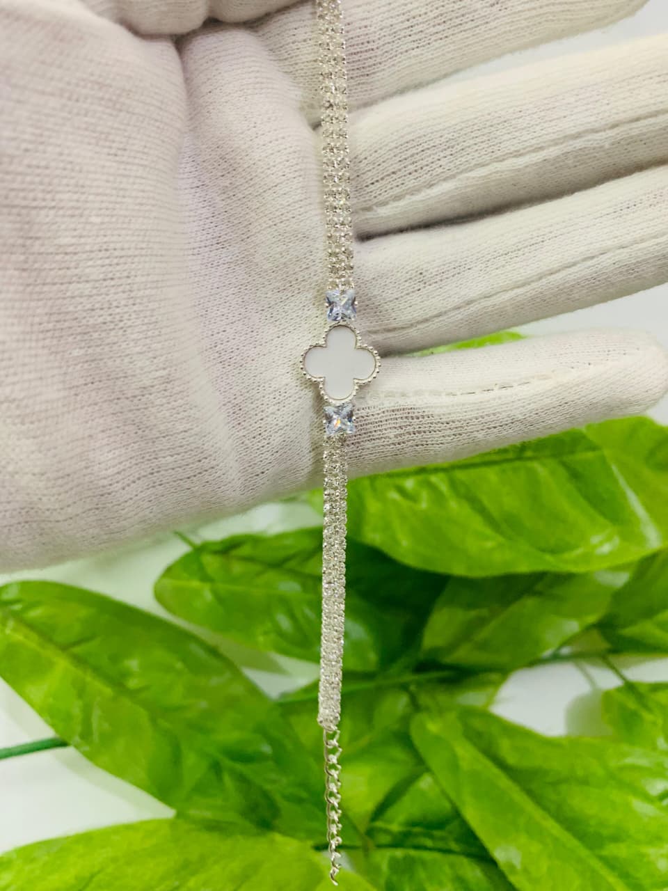 Elegant Ladies' Four-Leaf Clover Bracelet