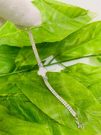 Elegant Ladies' Four-Leaf Clover Bracelet