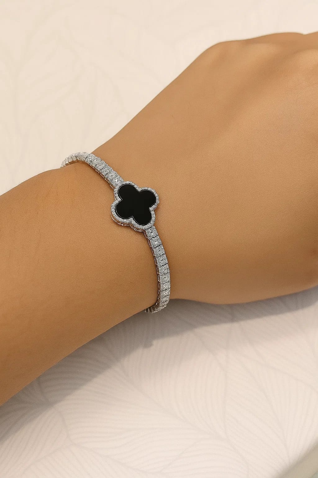 Elegant Ladies' Four-Leaf Clover Bracelet