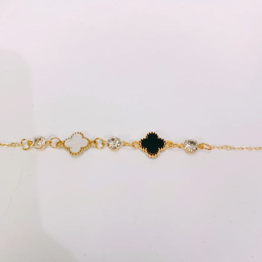 ✨ Elegant Clover Charm Bracelet ✨