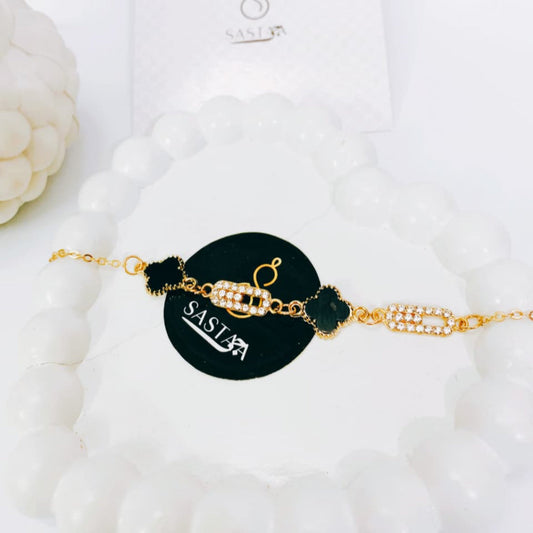 ✨ Elegant & Versatile Necklace! ✨