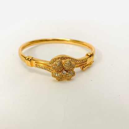 Glimmering Clover Bangle - Stainless Steel