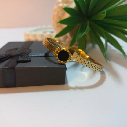 Bracelet with Black Round Center