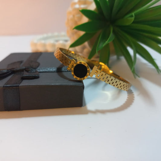 Bracelet with Black Round Center