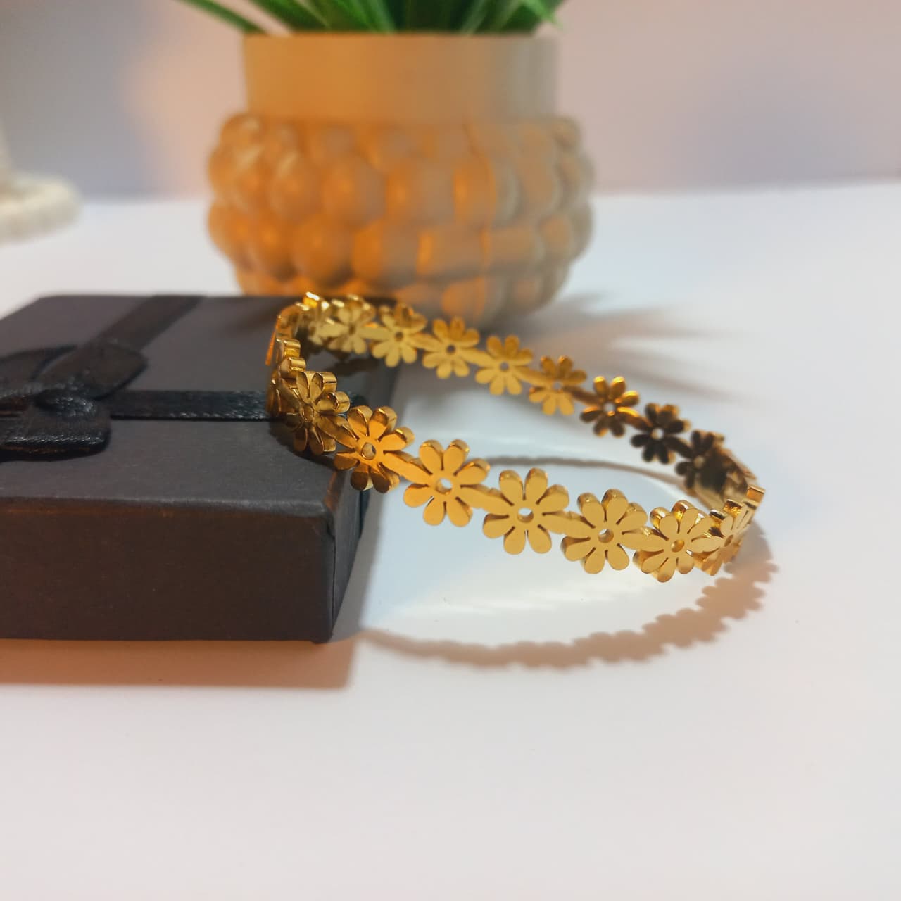 Stunning Floral Pattern Bracelet for Women