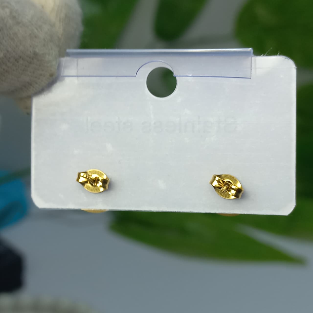 Elegant Black Four-Leaf Clover Stud Earrings
