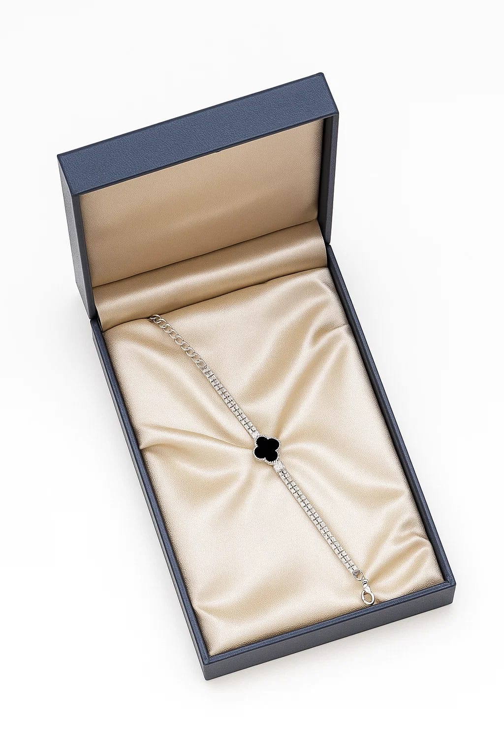 Elegant Ladies' Four-Leaf Clover Bracelet